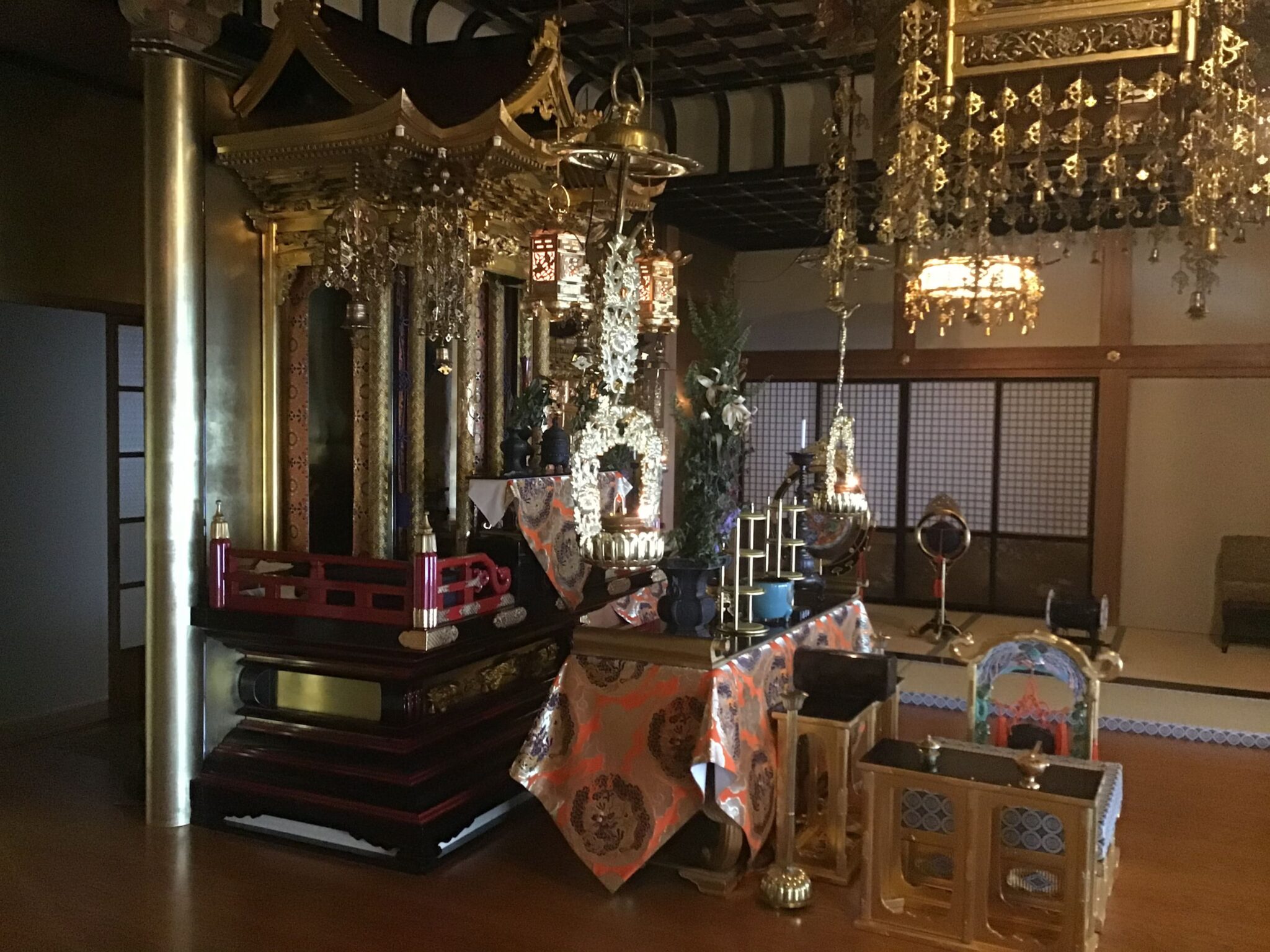 正久寺本堂の荘厳